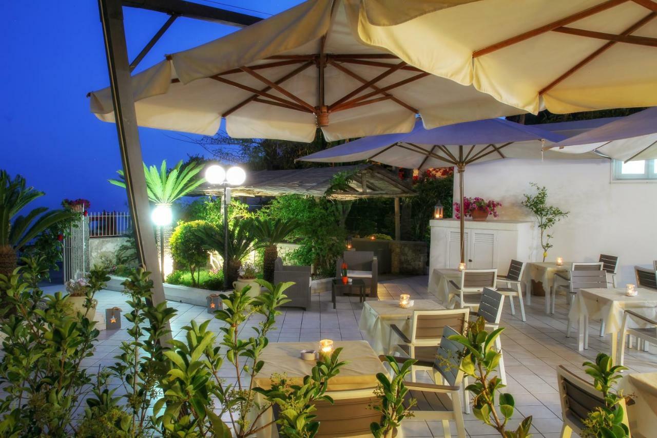 Hotel Villa Bina Sant'Angelo  Екстериор снимка